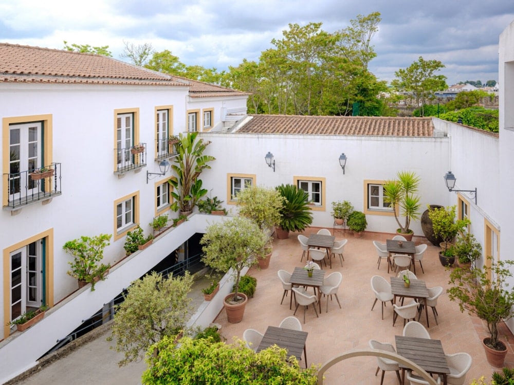 Evora hotels courtyard