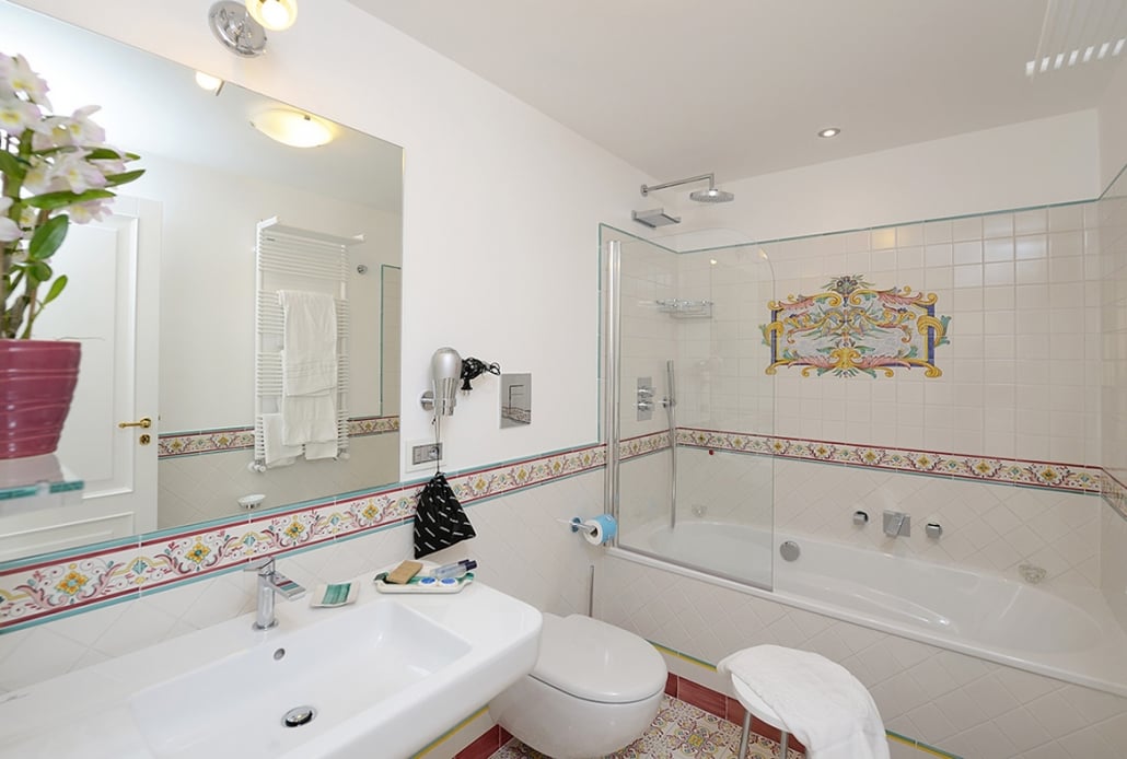Amalfi Bathroom Junior Suites 1